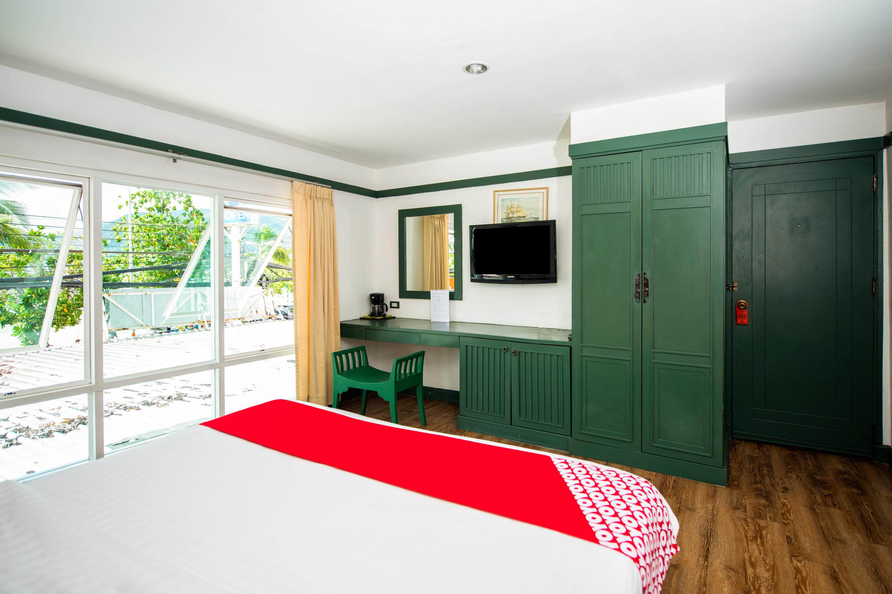 Oyo 255 The Ocean Hotel Patong Ngoại thất bức ảnh