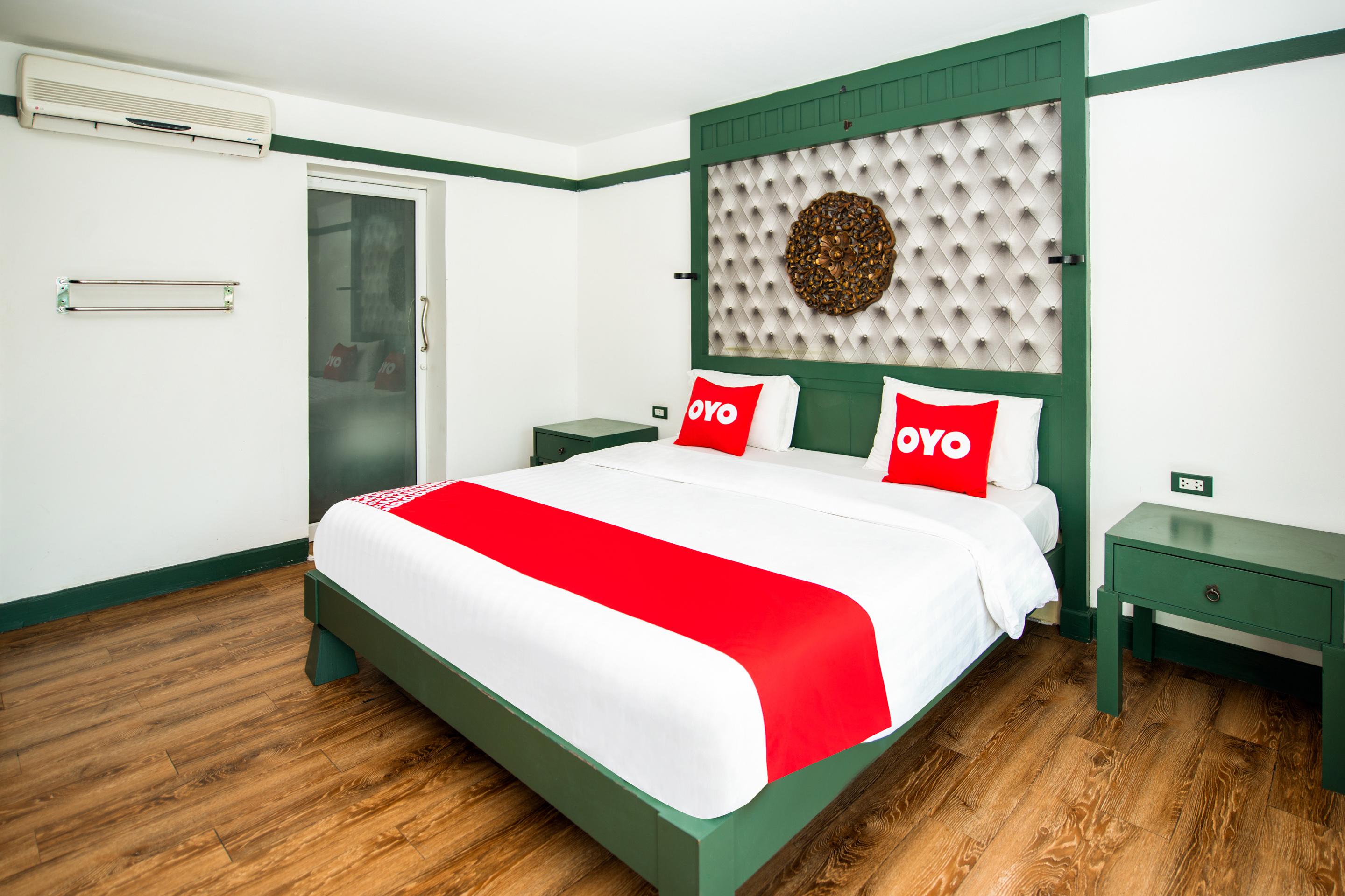 Oyo 255 The Ocean Hotel Patong Ngoại thất bức ảnh