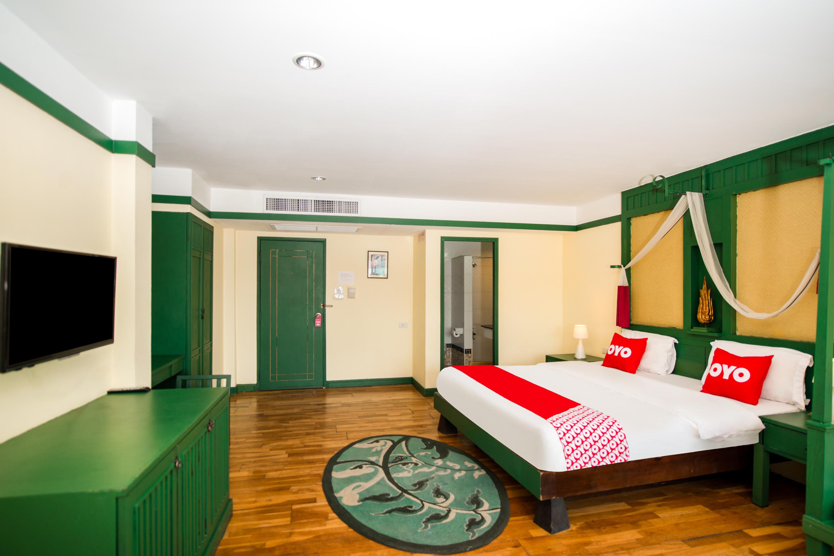 Oyo 255 The Ocean Hotel Patong Ngoại thất bức ảnh
