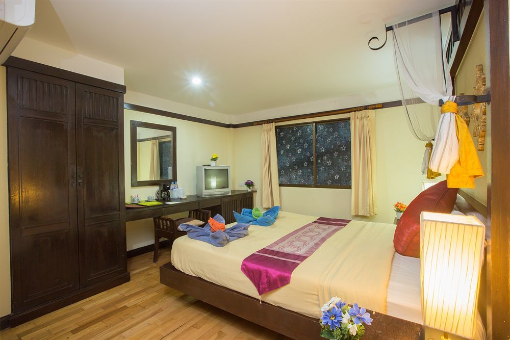 Oyo 255 The Ocean Hotel Patong Ngoại thất bức ảnh