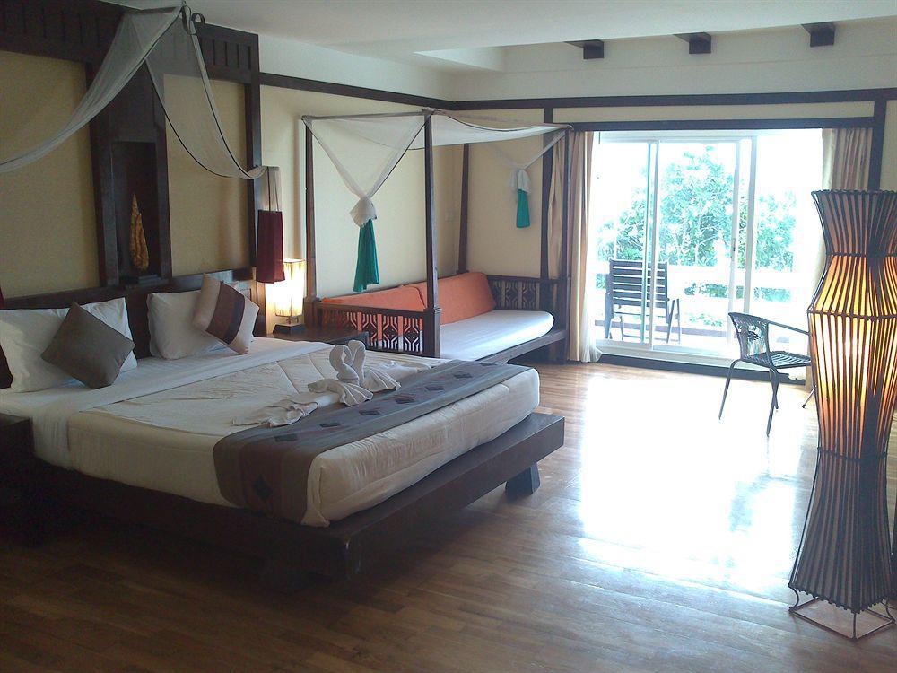 Oyo 255 The Ocean Hotel Patong Ngoại thất bức ảnh